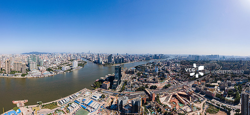 中国广州白鹅潭和珠江水道城市天际线全景图片素材