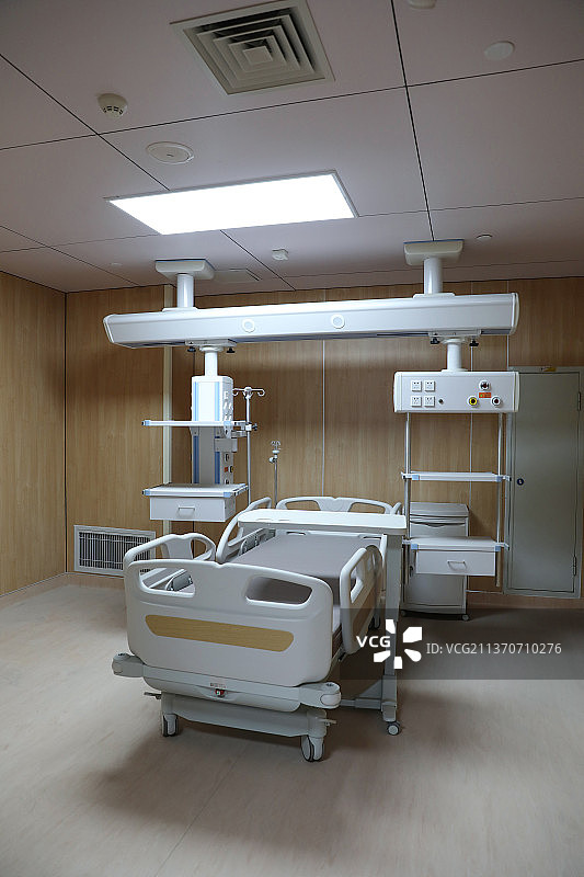 医院隔离ICU医疗设备吊塔吊桥图片素材