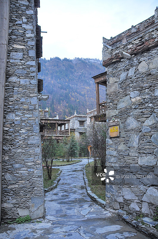 藏族民居羌寨石头房子石头塔图片素材