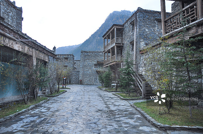 藏族民居羌寨石头房子石头塔图片素材