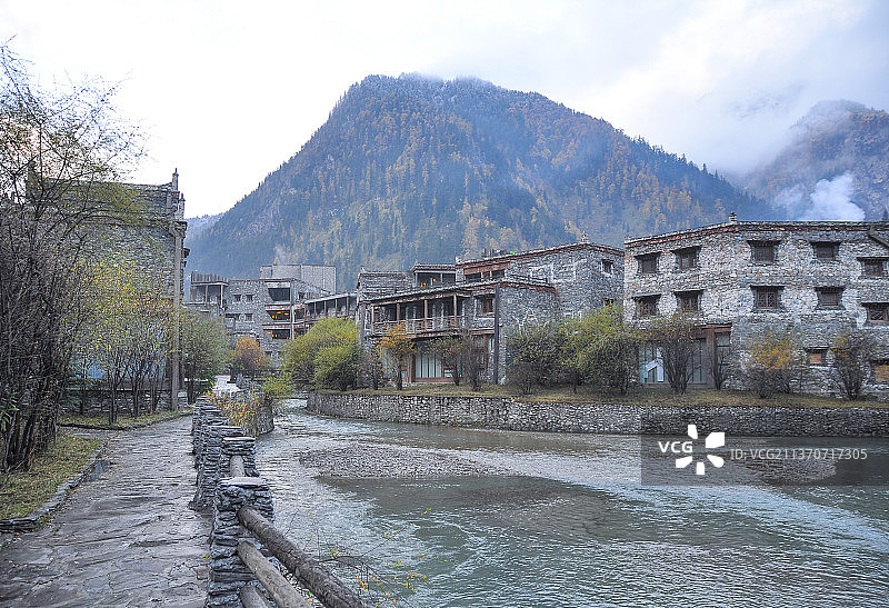 藏族民居羌寨石头房子石头塔图片素材