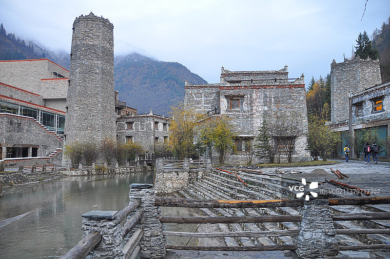 藏族民居羌寨石头房子石头塔图片素材