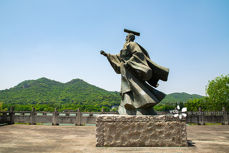 巡越台 古代帝王秦始皇巡越祭禹铜像 古人塑像 杭州萧山湘湖旅游度假区 湘湖风光图片素材