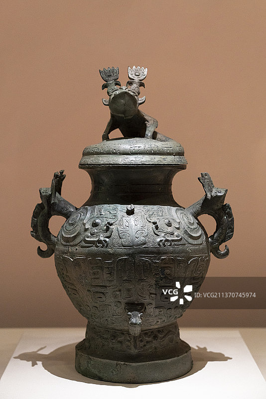 蟠龙盖兽面纹铜罍(西周，四川省博物院藏)图片素材