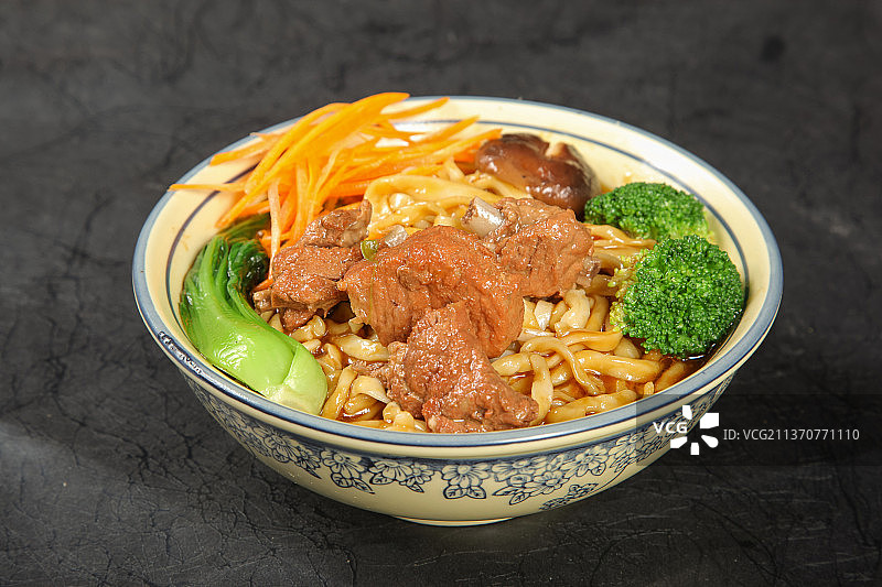 中餐美食-红烧排骨面图片素材