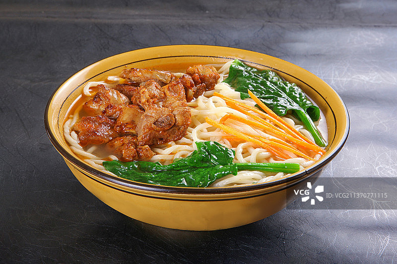 中餐美食-红烧排骨面图片素材