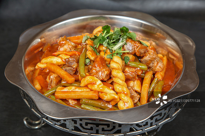 中餐美食-排骨焖油面图片素材