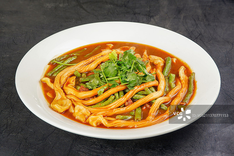 中餐美食-排骨焖油面图片素材