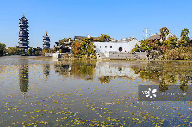 双塔秋色图片素材