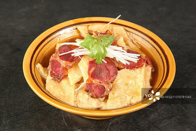 中餐美食-牛肉罩饼图片素材