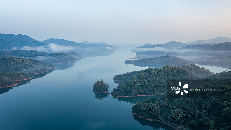 航拍广东中山五桂山自然风景区水杉与山脉云海图片素材