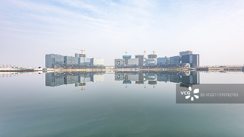 河南郑州市北龙湖金融岛与鼎桥图片素材