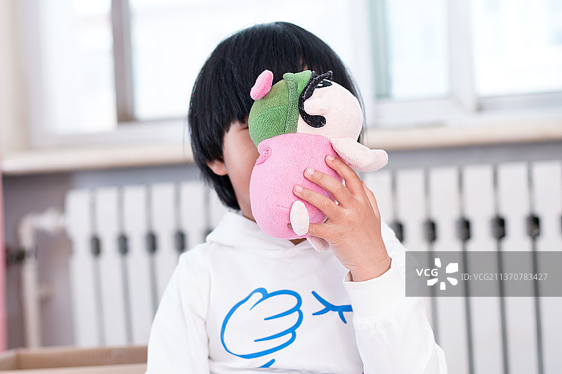 玩玩具的小孩图片素材