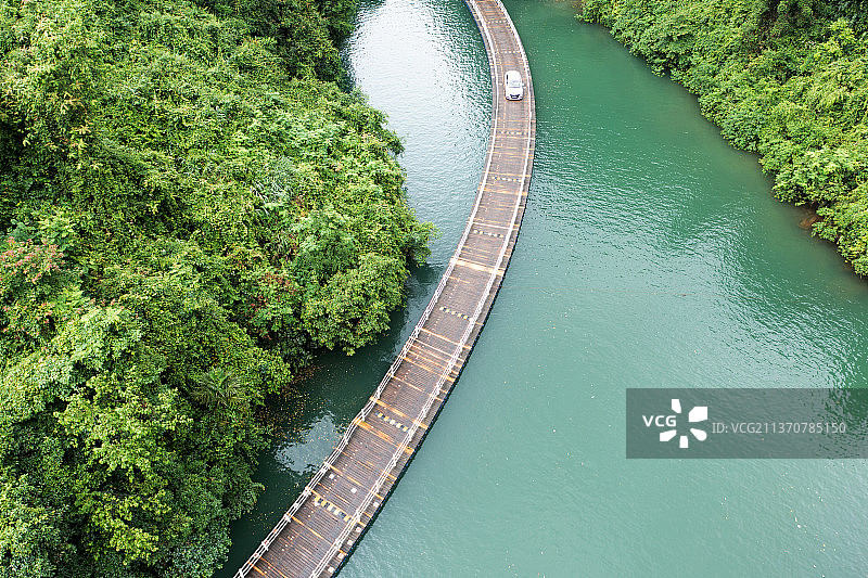 航拍湖北恩施狮子关水上浮桥鸟瞰图图片素材