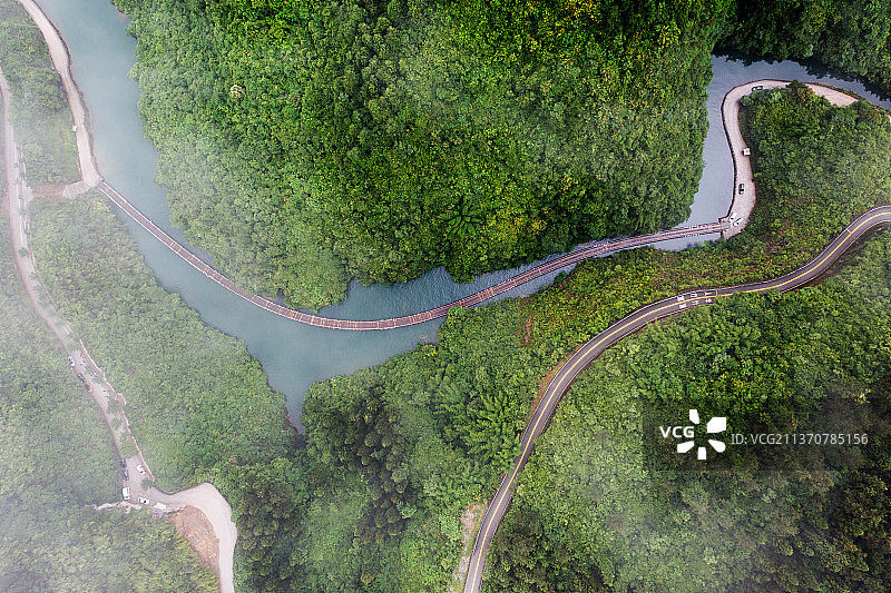 航拍湖北恩施狮子关水上浮桥鸟瞰图图片素材