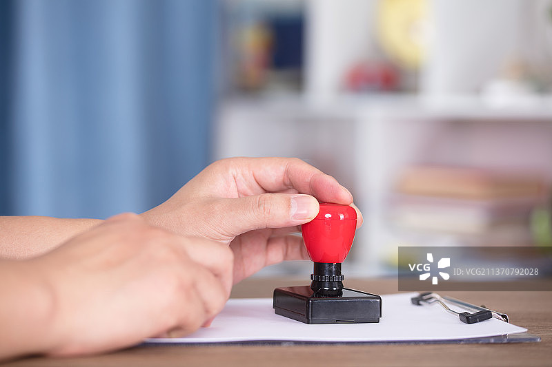 在文件上加盖印章图片素材