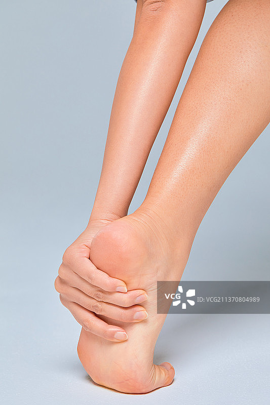 健康生活，健康护理，疾病，女人，健康异常，疼痛，慢性病，脚踝，扭伤，肌肉痛图片素材