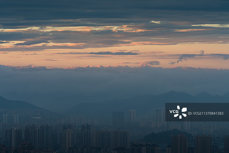 重庆市巴南区日出平流雾城市景观图片素材