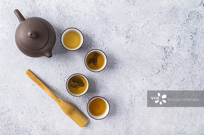 白底上放着的茶叶和茶具图片素材