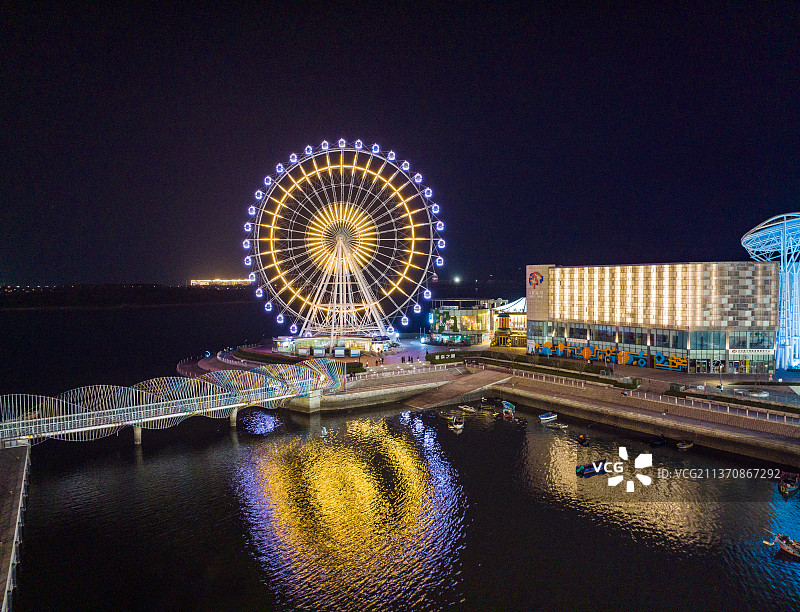 青岛琴岛之眼摩天轮夜景图片素材