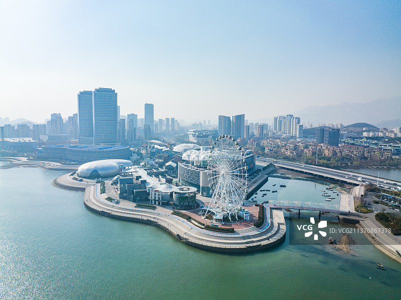 青岛琴岛之眼摩天轮海滨城市风光图片素材