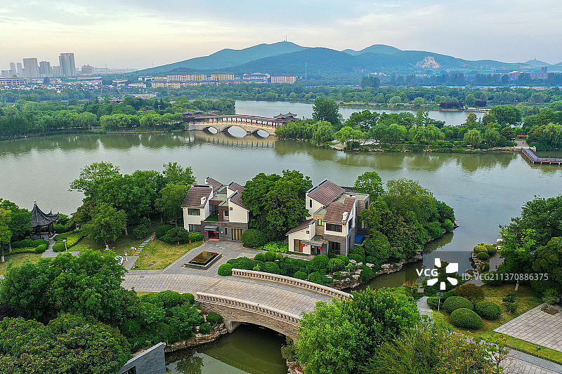 从小南湖远眺泉山+江苏省徐州市泉山区云龙湖风景名胜区图片素材