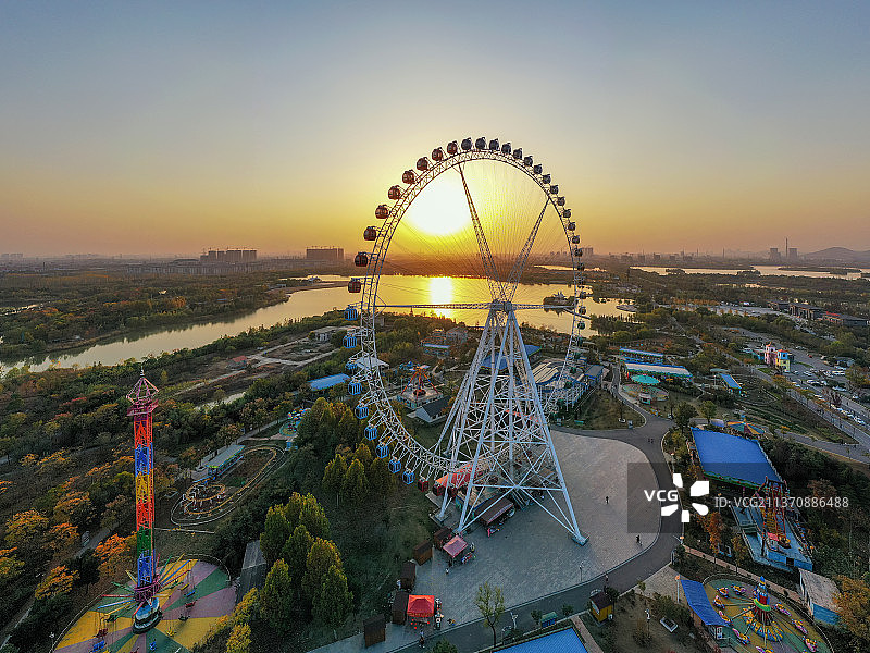 潘安湖乐园摩天轮+江苏省徐州市贾汪区潘安湖国家湿地公园图片素材
