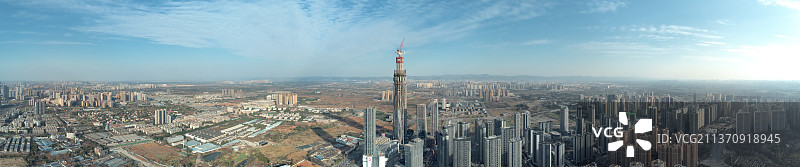 航拍正在建设中的成都市第一高楼蜀峰468图片素材