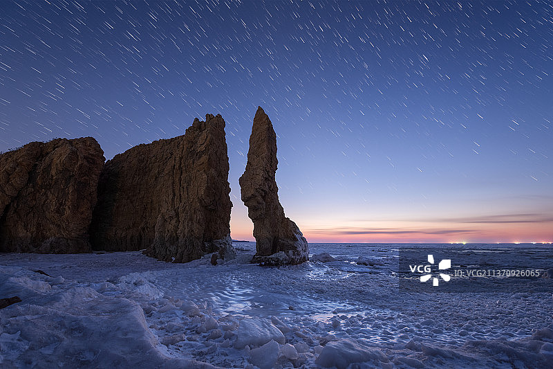 将军石海冰上的余晖与星星图片素材