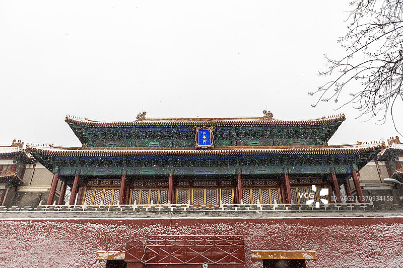 风雪中的北京故宫西华门图片素材