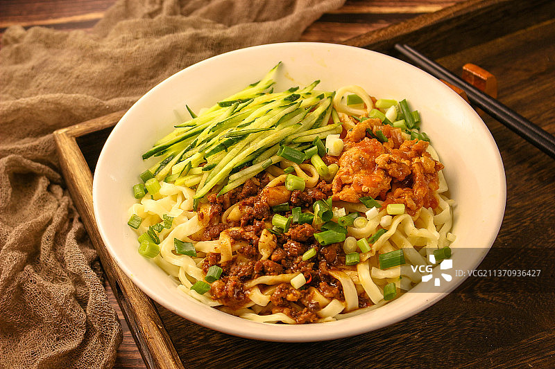 人间的面，吃一碗少一碗，人生的面，见一面少一面图片素材