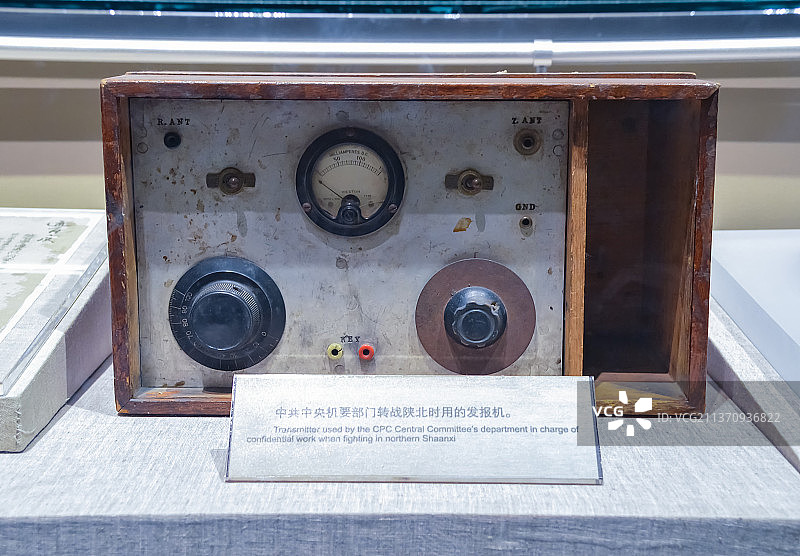 中国首都北京中国国家博物馆，历史文化抗日战争拍摄主题，一台发报机古董，室内无人图像摄影图片素材