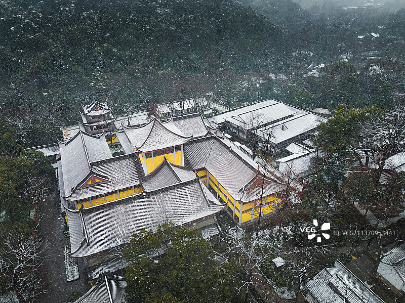 灵隐寺飞雪图片素材