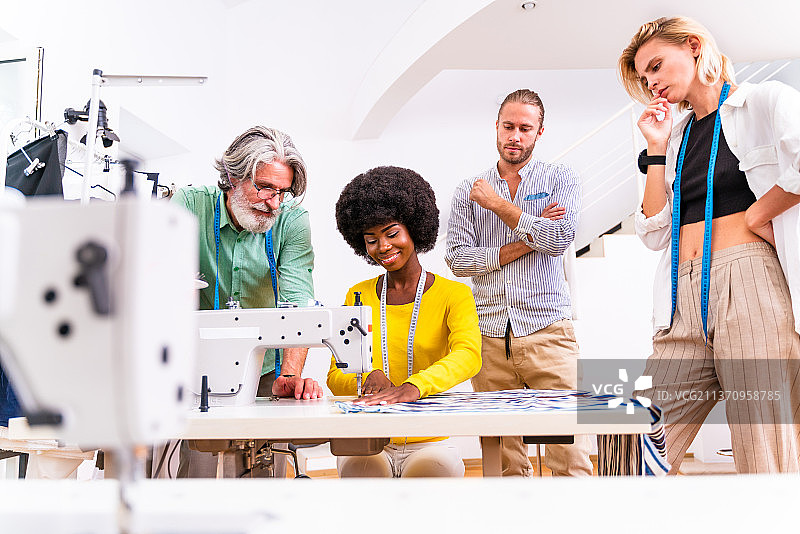 时装设计师团队在工作图片素材