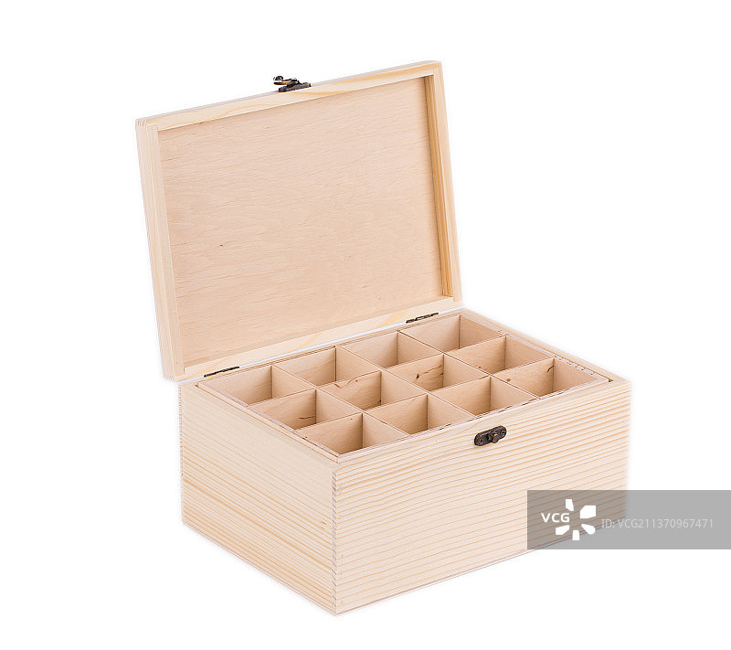 装台球的木箱，白色背景下的空木箱特写，摩尔多瓦图片素材