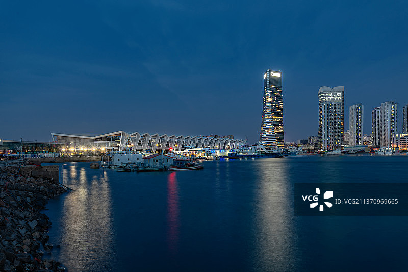 青岛邮轮港夜景图片素材