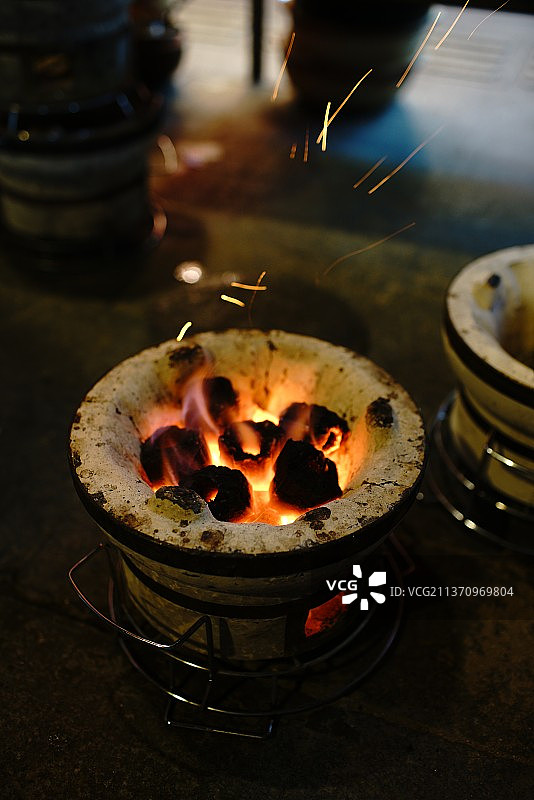 冬日里的碳炉图片素材