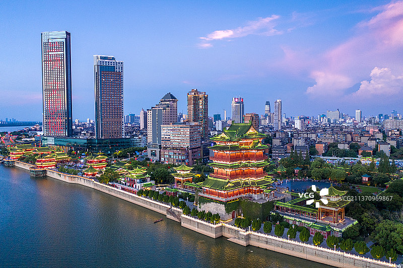 矗立江滨+江西省南昌市东湖区滕王阁景区图片素材