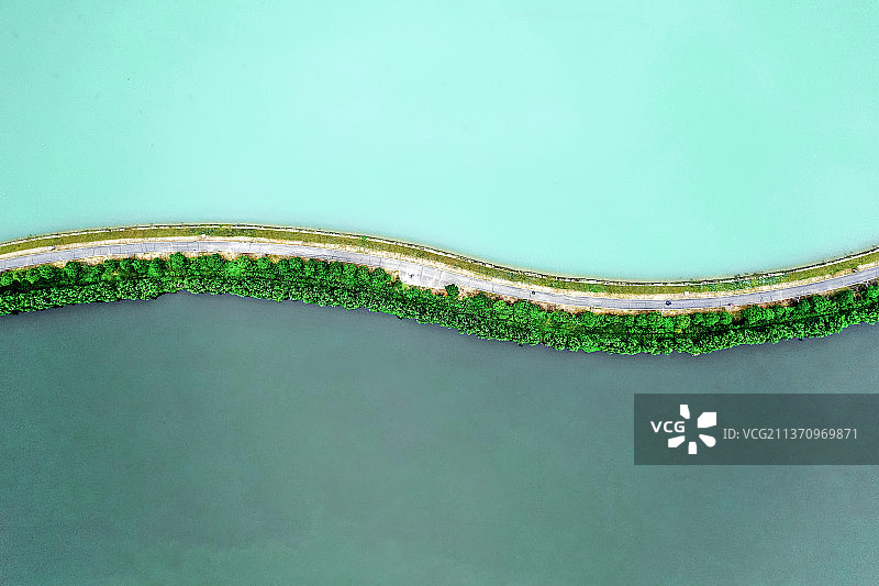 湖中曲堤+江西省南昌市南昌县瑶湖图片素材