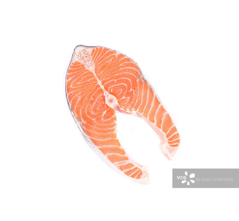 生三文鱼排特写，背景为白色，摩尔多瓦图片素材