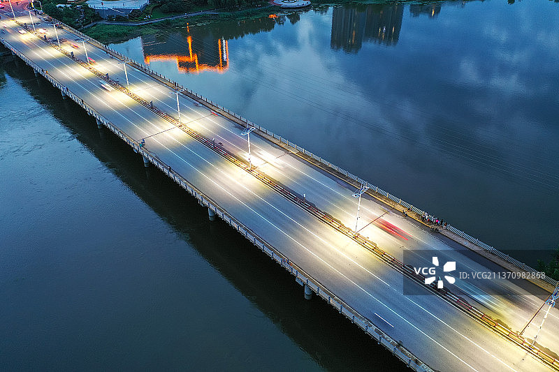 夜色初降沭河大桥+江苏省徐州市新沂市城区图片素材