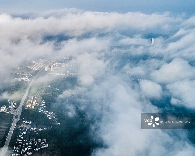 云中小镇图片素材