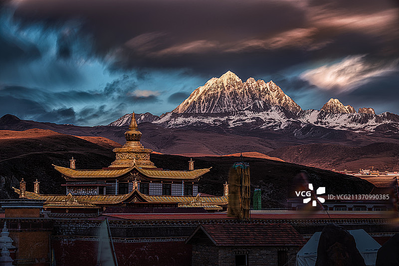 塔公草原，雅拉风云图片素材