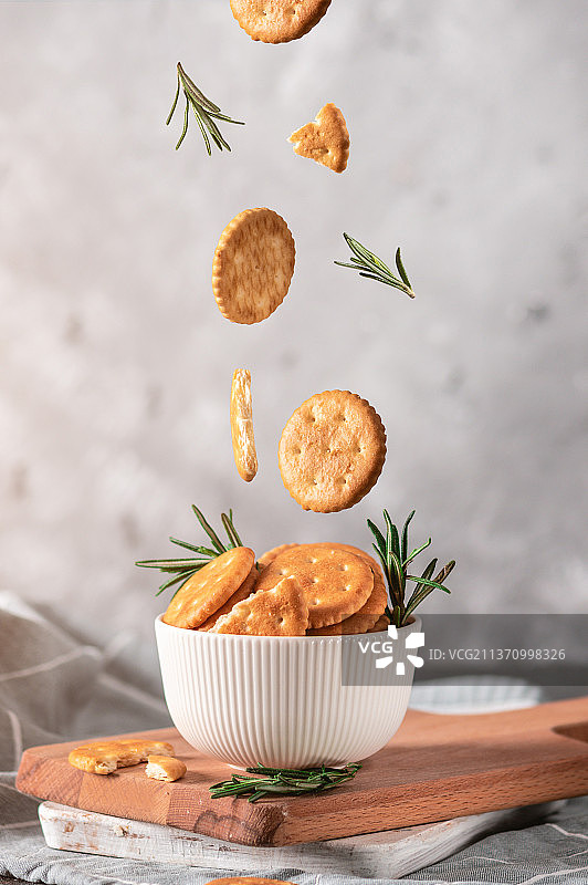 飞舞的饼干图片素材