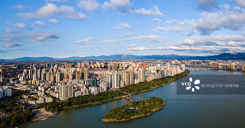 中国广东清远市江心岛城市天际线图片素材