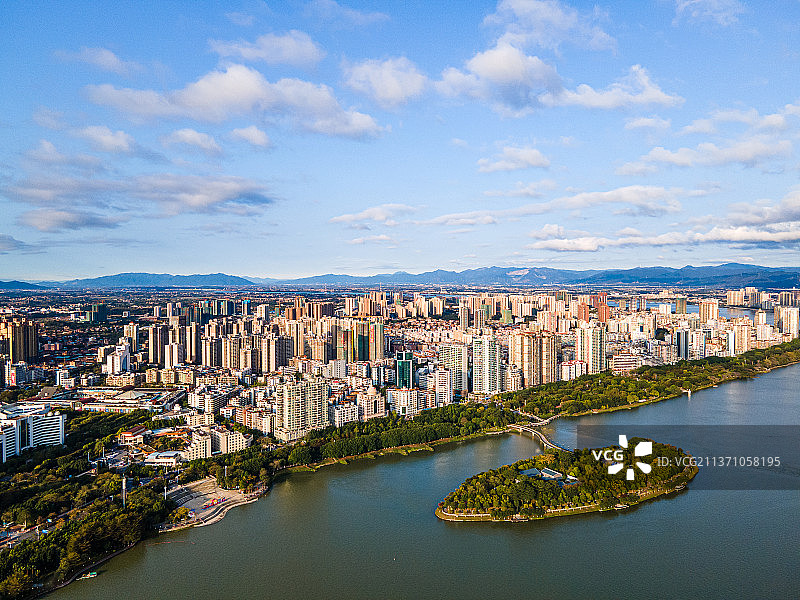 中国广东清远市江心岛城市天际线图片素材