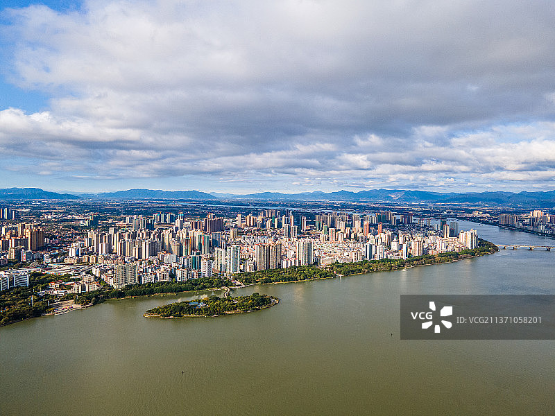 中国广东清远市江心岛城市天际线图片素材