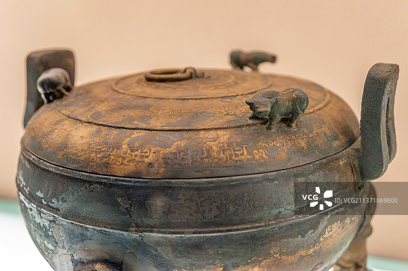 中国成都四川省博物馆战国邵之食铜鼎图片素材