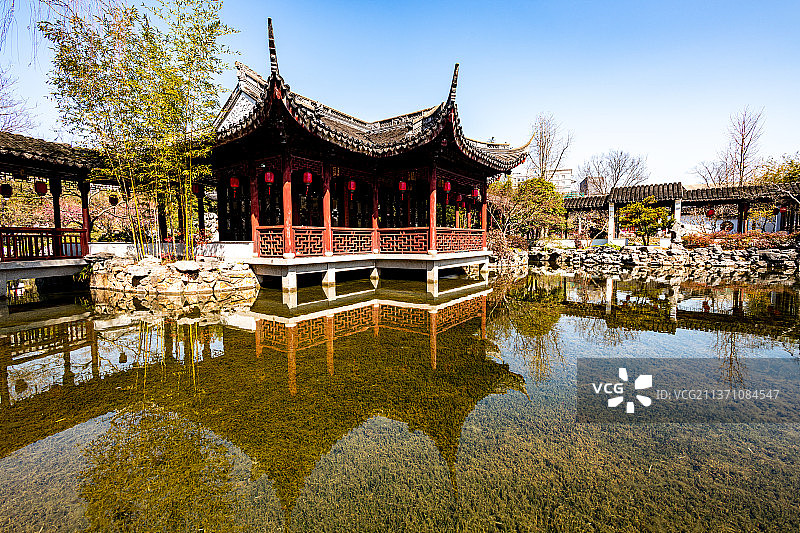 初春的上海嘉定南翔古猗园湖泊池塘亭台楼榭自然园林景观图片素材