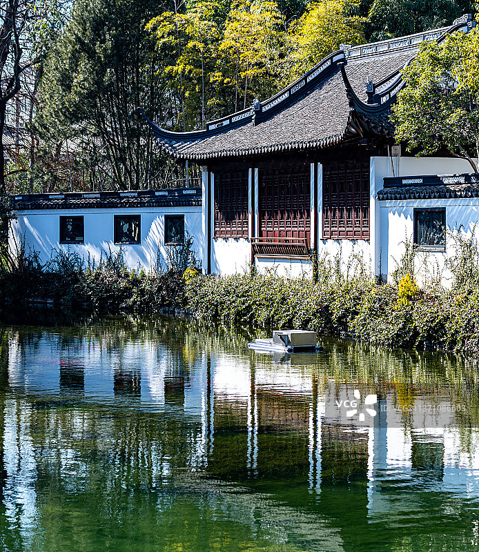 初春上海嘉定南翔古猗园里的亭台楼榭倒影建筑景观图片素材